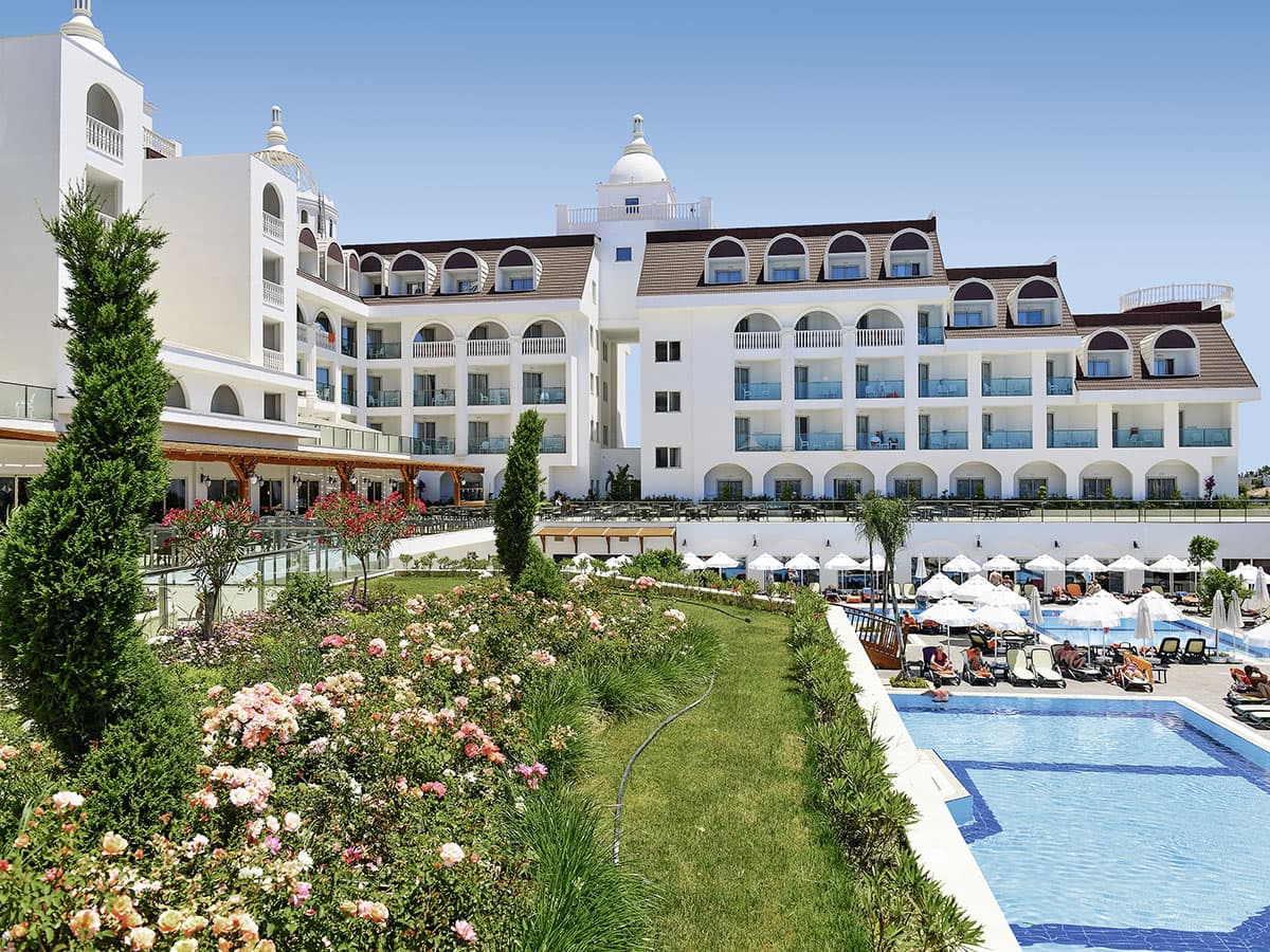Hotel Side Crown Serenity
