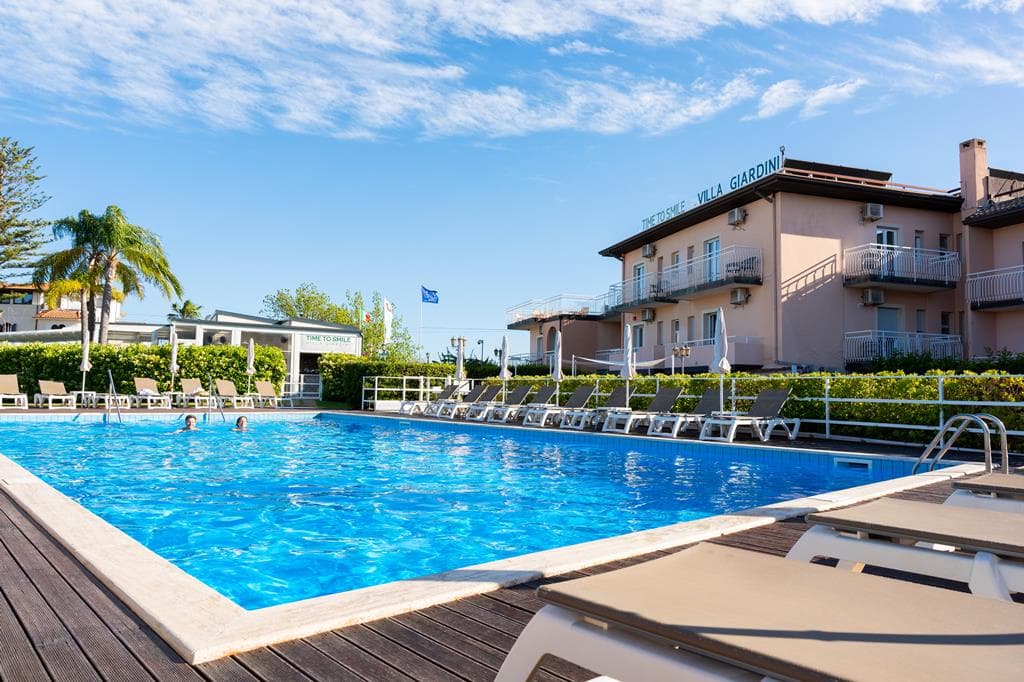 Topdeal: 8 dagen TUI TIME TO SMILE Villa Giardini Giardini Naxos €675