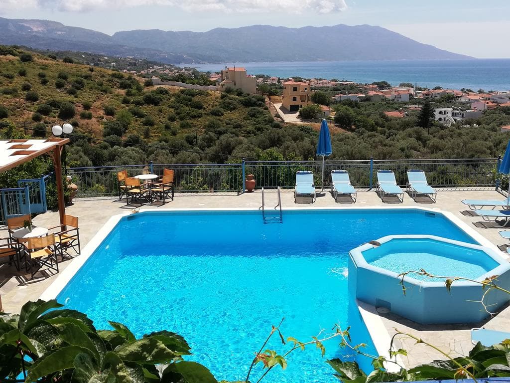 Topdeal: 8 dagen Apartments Jota in Votsalakia voor maar €898!