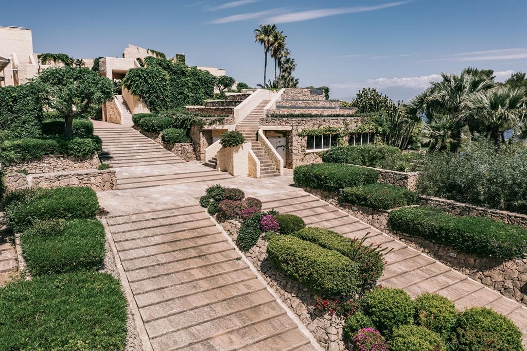 Mangia's Brucoli Sicily Autograph Collection