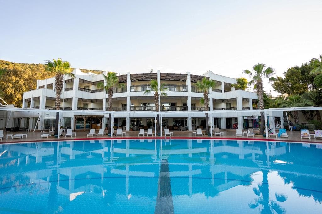 Latanya Beach Resort