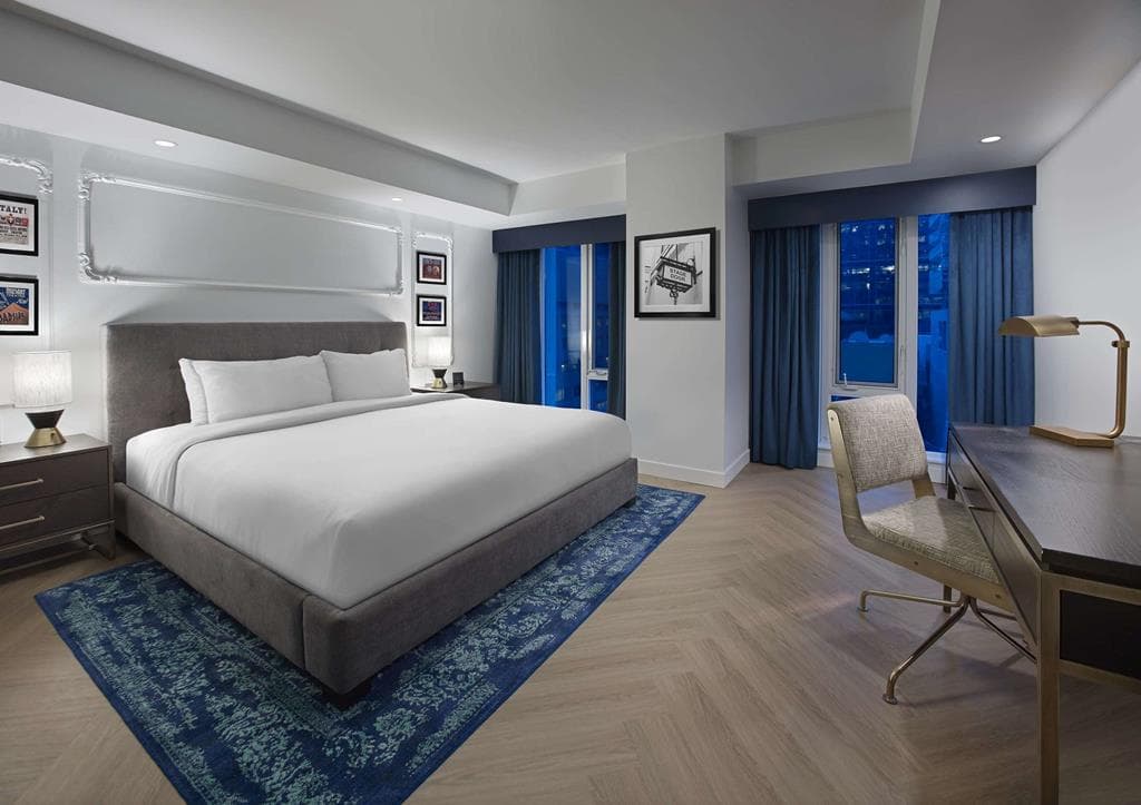 Pantages Hotel Downtown Toronto 4