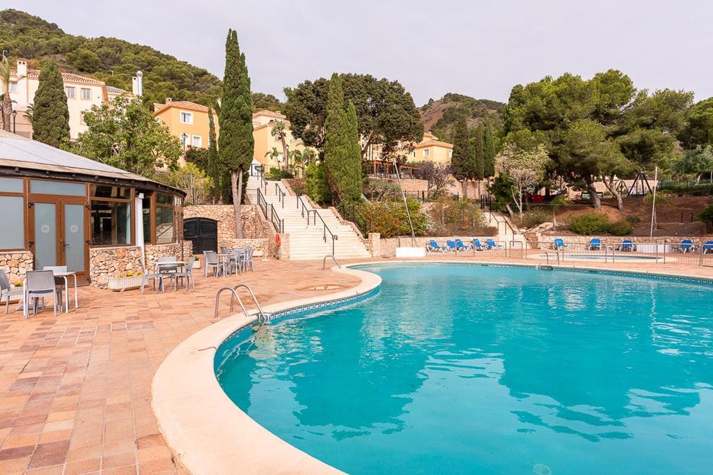 Ona Las Lomas Village