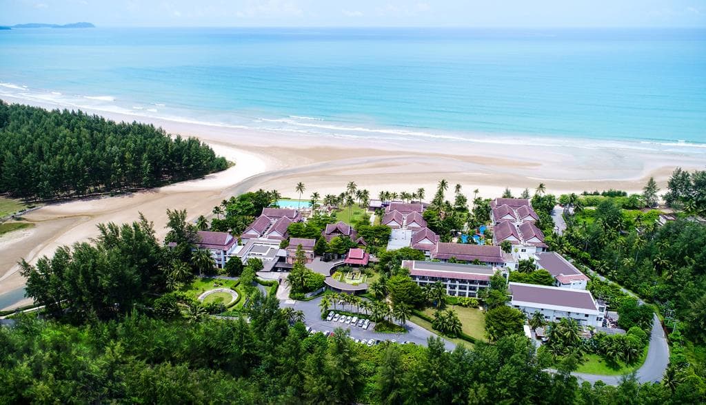 Apsara Beachfront Resort & Villa