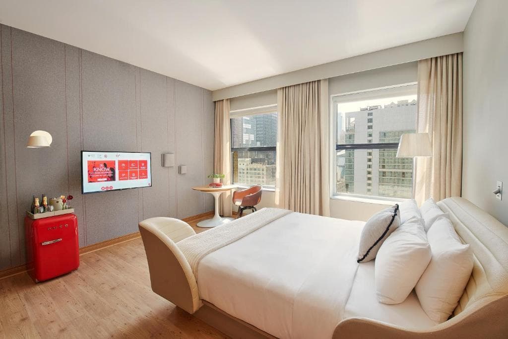 Virgin Hotels Chicago 1