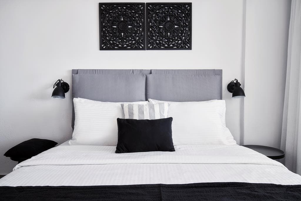 Mr & Mrs White Santorini 2