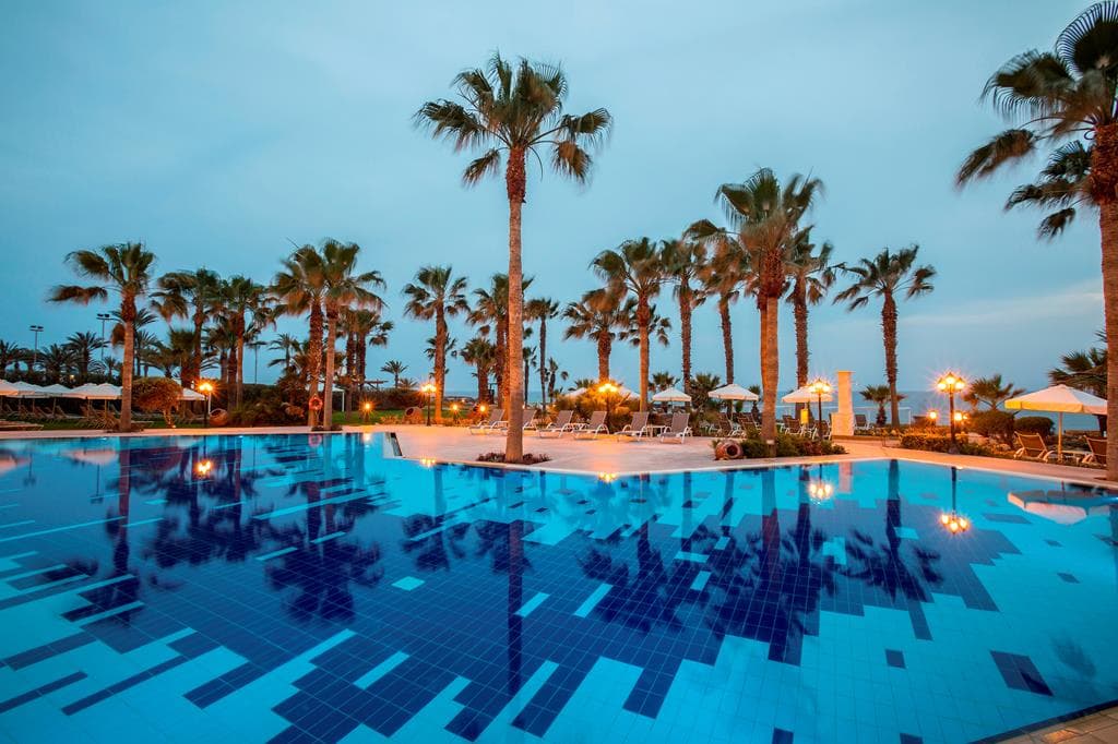 Topdeal: 8 dagen Aquamare Beach & Spa in Paphos voor €614