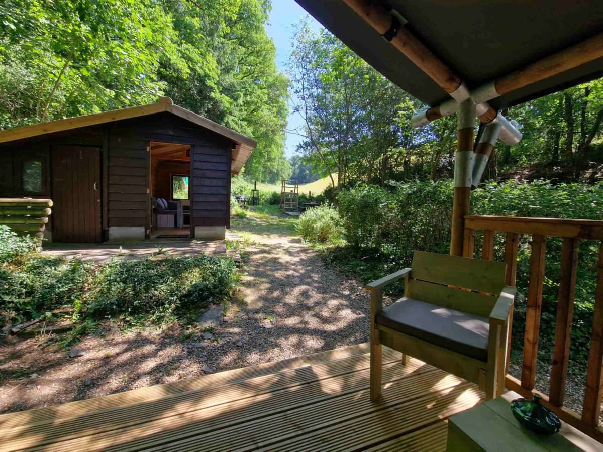 Boslodge um Bierg