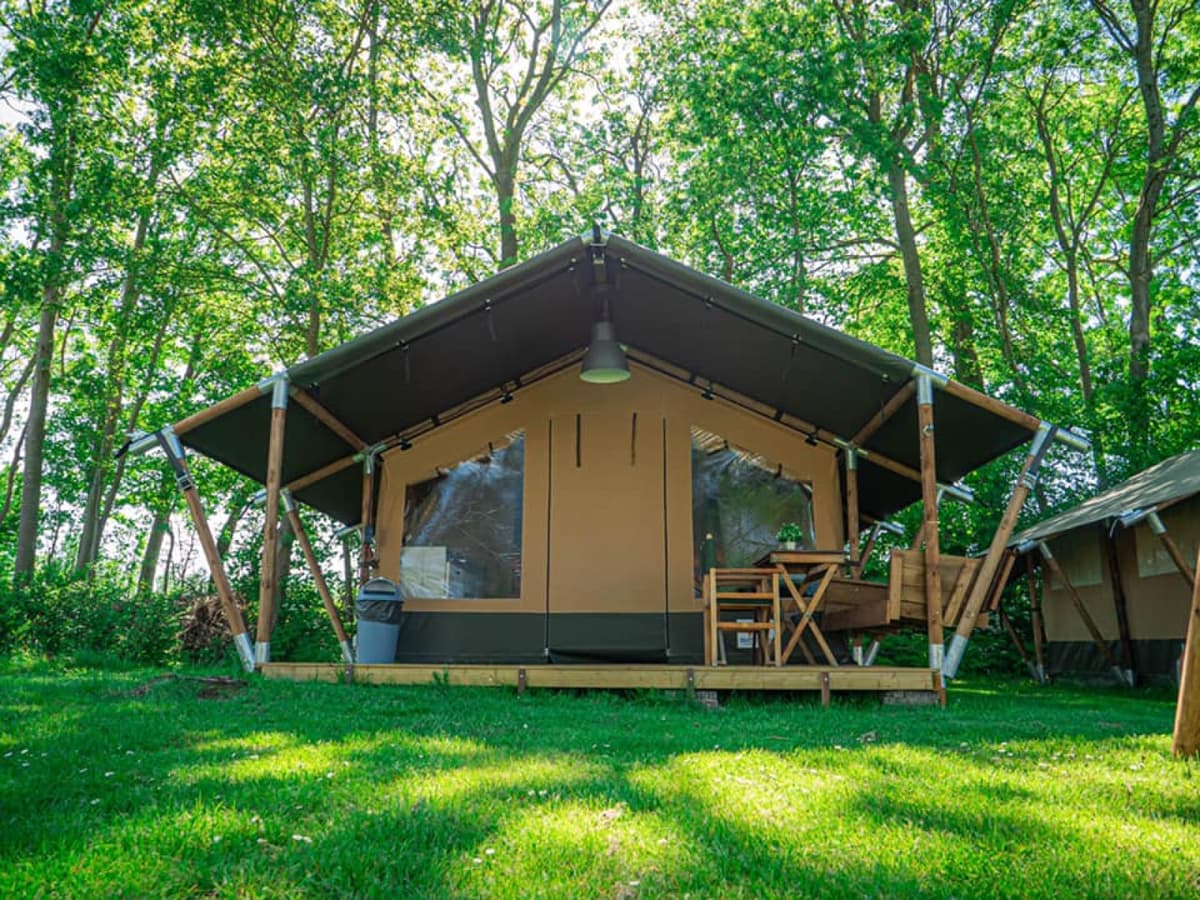 Lodge Compact