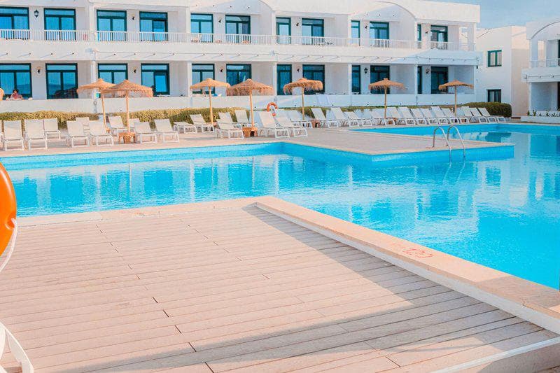 Topdeal: 8 dagen Appartement Beach Club Menorca in Son Parc voor €432