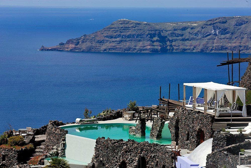 Topdeal: 4 nachten Honeymoon Petra Villas Imerovigli voor €706