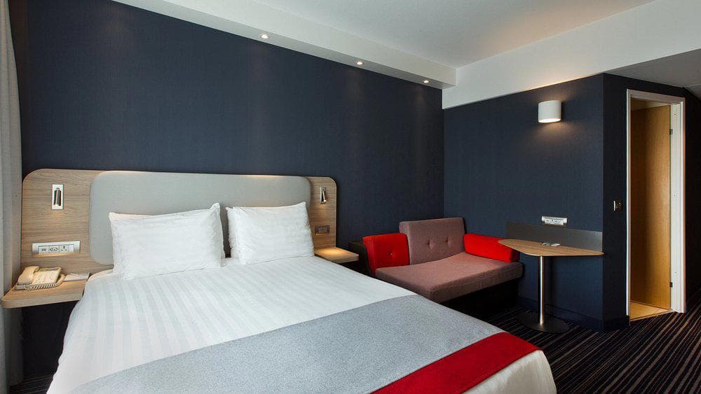 Holiday Inn Express Geneva Airport 1