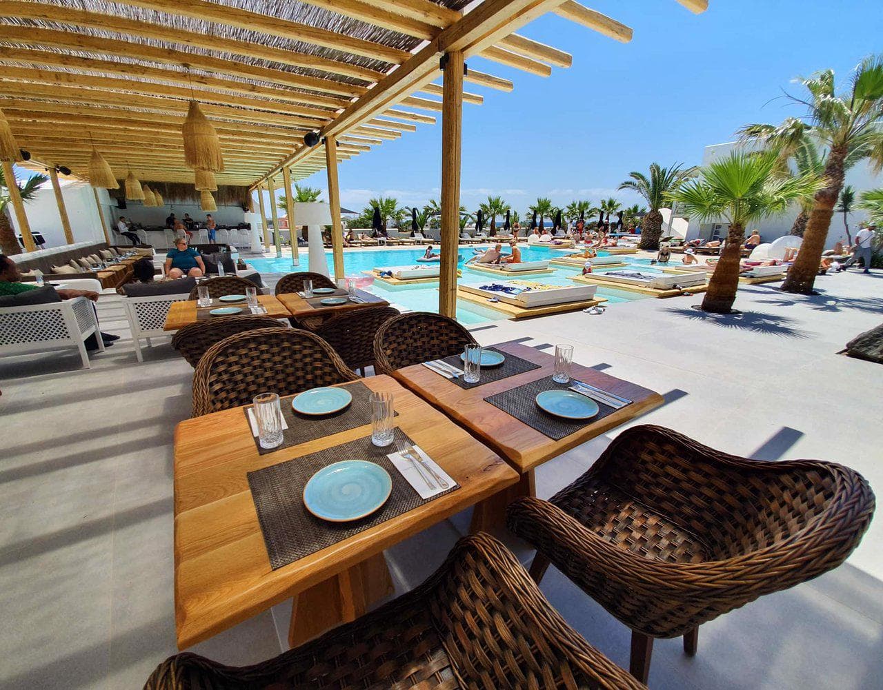 Mediterranean White 4