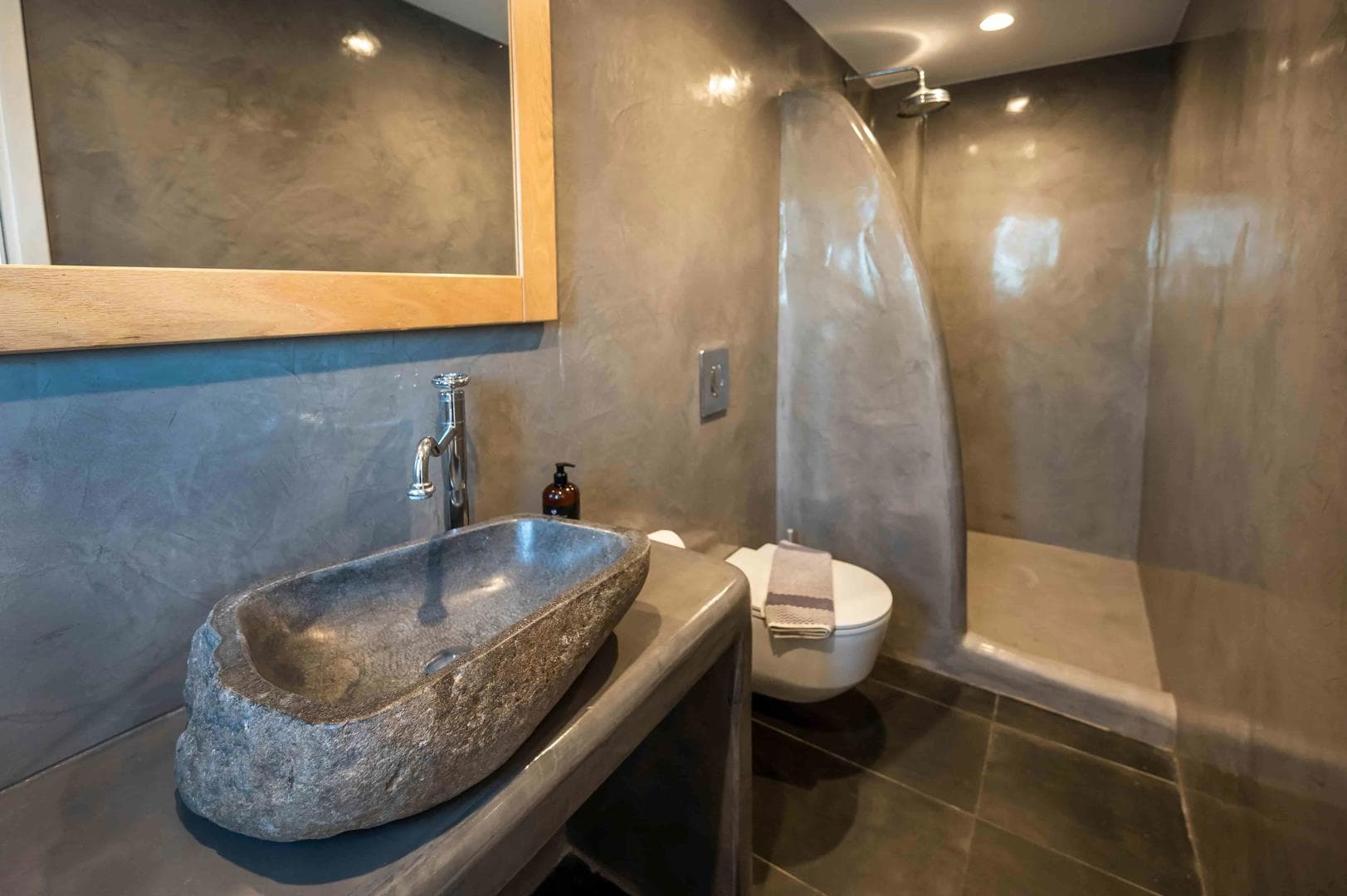 Mediterranean White 1