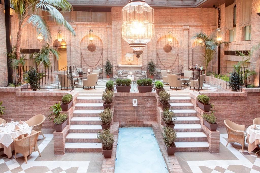 Bizar laag: 5 nachten Granada in Sercotel HMO Martina voor €211!