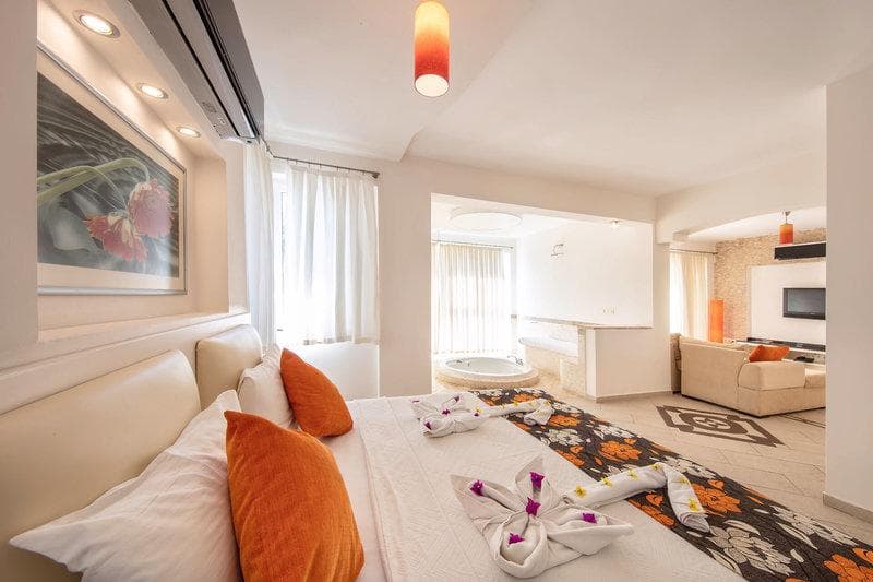 Topdeal: 8 dagen Nicholas Heights Deluxe & Spa in Fethiye voor €534